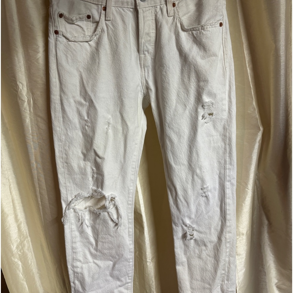 Levi’s white tattered capris